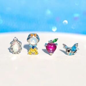 Disney’s Snow White Stud Earrings Set- Silver